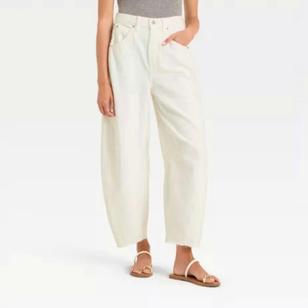 Universal Thread Cream Wide-Leg Jeans — High Rise Flare